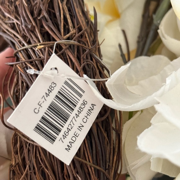 NWT Elegant Cream and Green Floral PEONIE Wreath - Picture 6 of 9